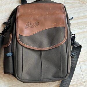 Roots  Men's messenger Bag in Army Green/Tan - vintage